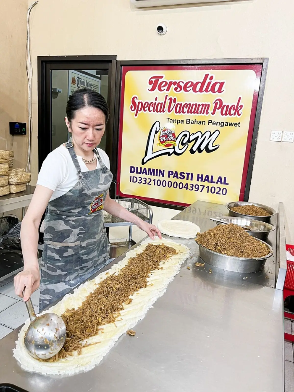 Lunpia Cik Me Me Semarang. Salah satu kuliner Khas Semarang.