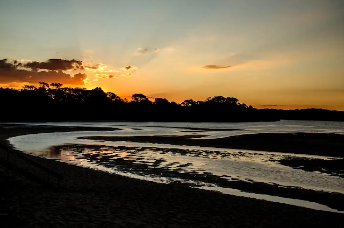 alat yang bisa digunakan untuk mengamati gerhana (Sumber : unsplash.com)