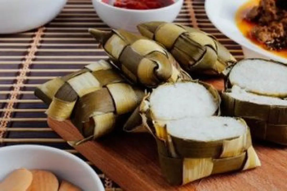 Ketupat yang menjadi menu makanan khas lebaran ternyata memiliki banyak varian (Sumber : Twitter)