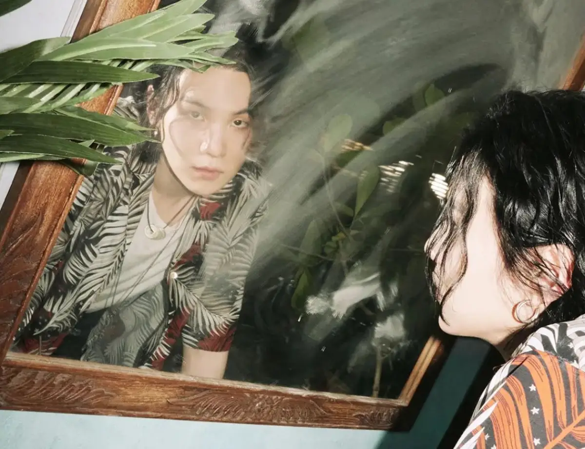 Agust D merilis single utama Haegeum 해금 dari album solo perdananya, D-DAY, Jumat (21/4/2023). (Sumber : Instagram @bts.bighitofficial)