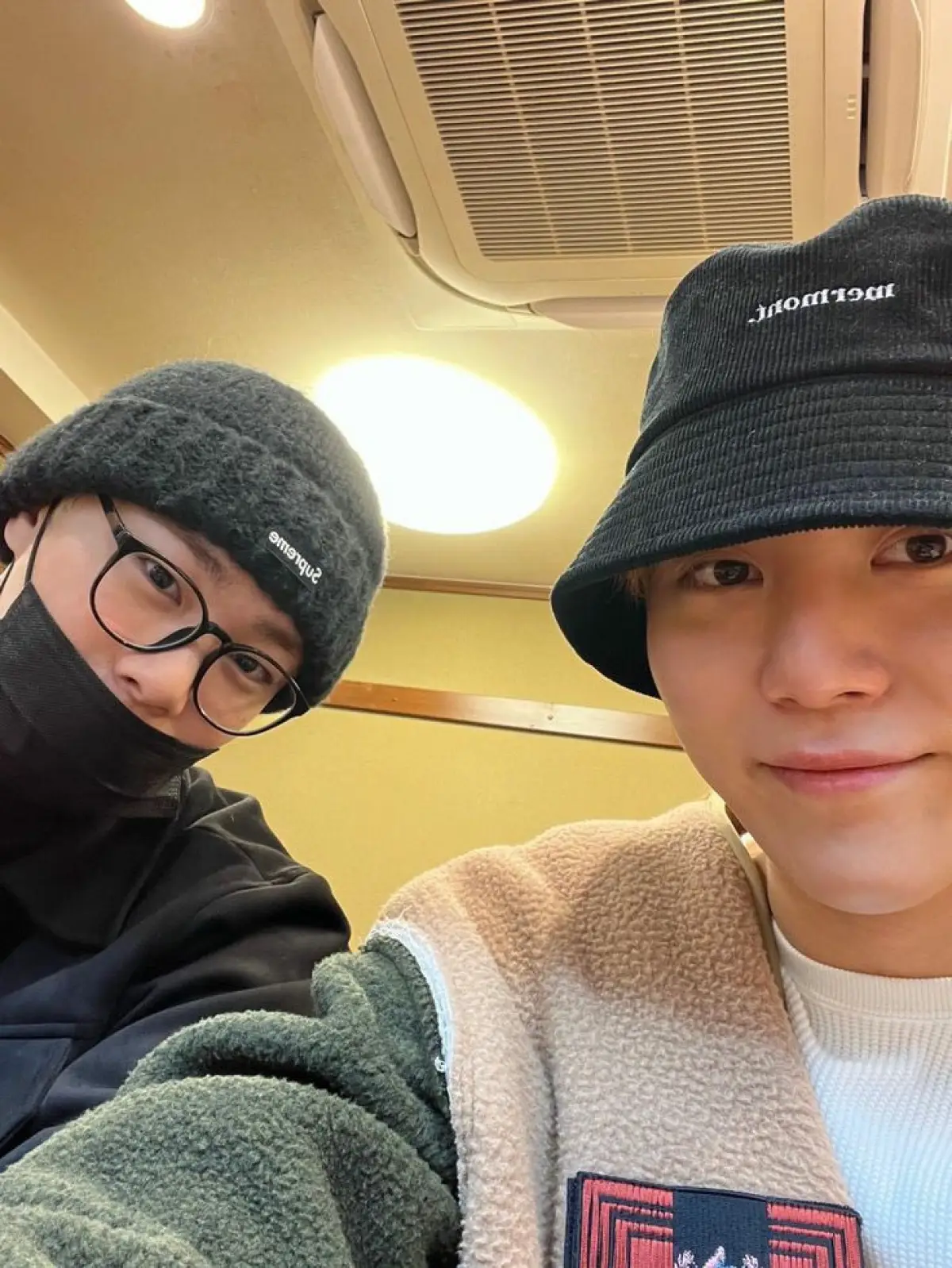 Moonbin ASTRO dan Seungkwan SEVENTEEN (Sumber : Twitter/Kwanchive)