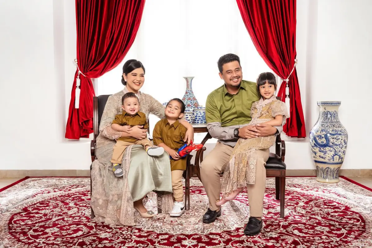Potret keluarga Bobby Nasution dan Kahiyang Ayu. (Sumber : Instagram @ayanggkahiyang)