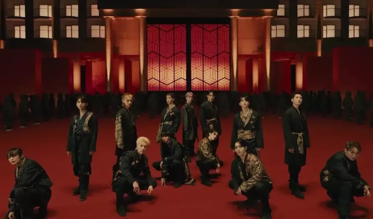 Boygroup SEVENTEEN pada video klip Super 손오공 (Sonogong). (Sumber : Instagram @saythename_17)