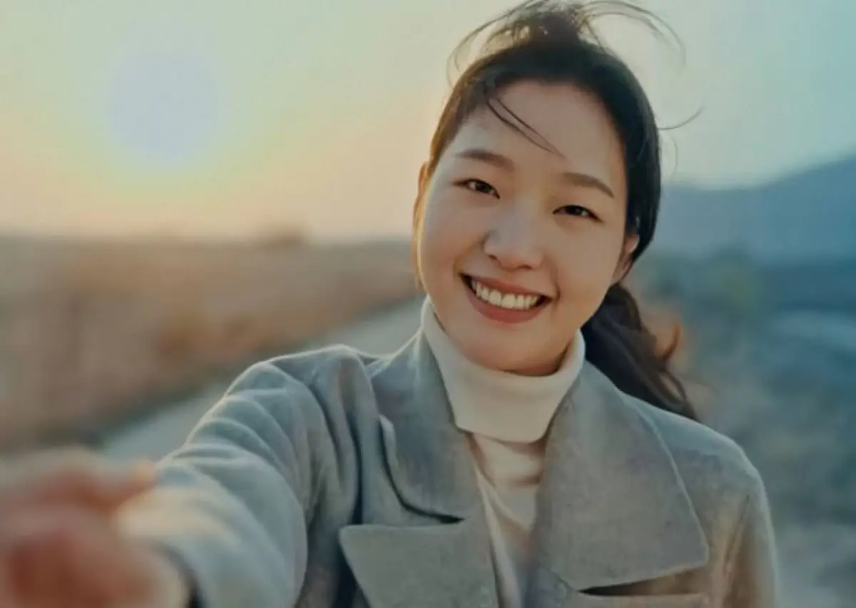 Aktris Kim Go Eun hari ini 25 April 2023 merayakan debutnya yang ke 11 tahun, penggemar gaungkan tagar Kim Go Eun di media sosial Twitter (Sumber : Twitter/anismemangbenar)