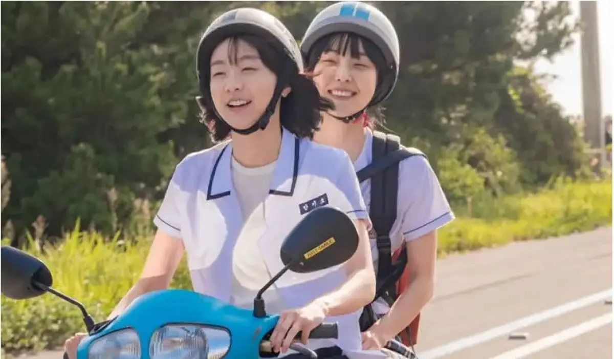 Film Soulmate (2023) asal Korea Selatan bukanlah film tentang cinta sesama jenis, namun cerita persahabatan dua perempuang yang terjalin selama 14 tahun (Sumber : Dokumentasi CBI Pictures)