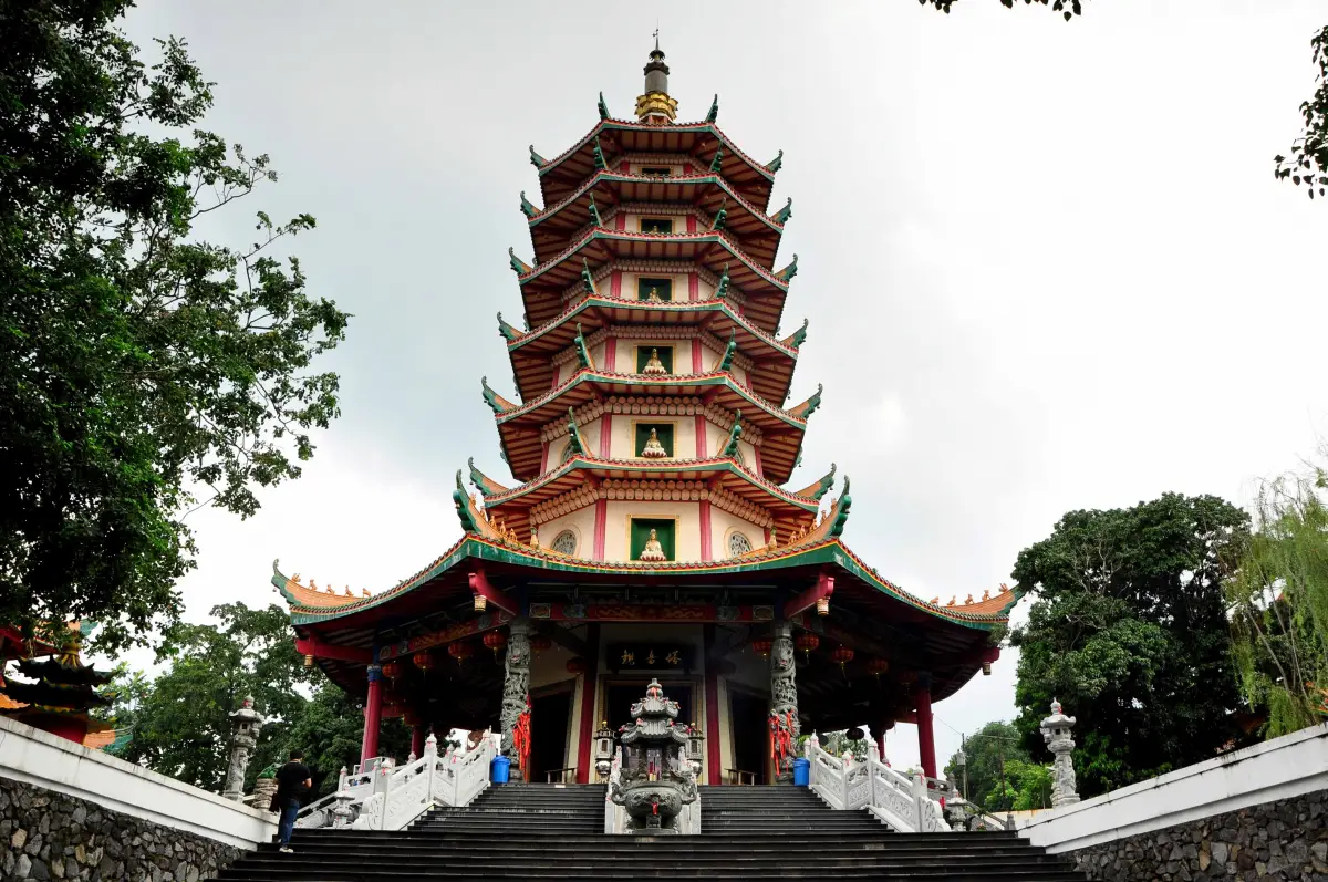Pagoda Avalokitesvara di Semarang. (Sumber : Situs resmi Visit Jawa Tengah)