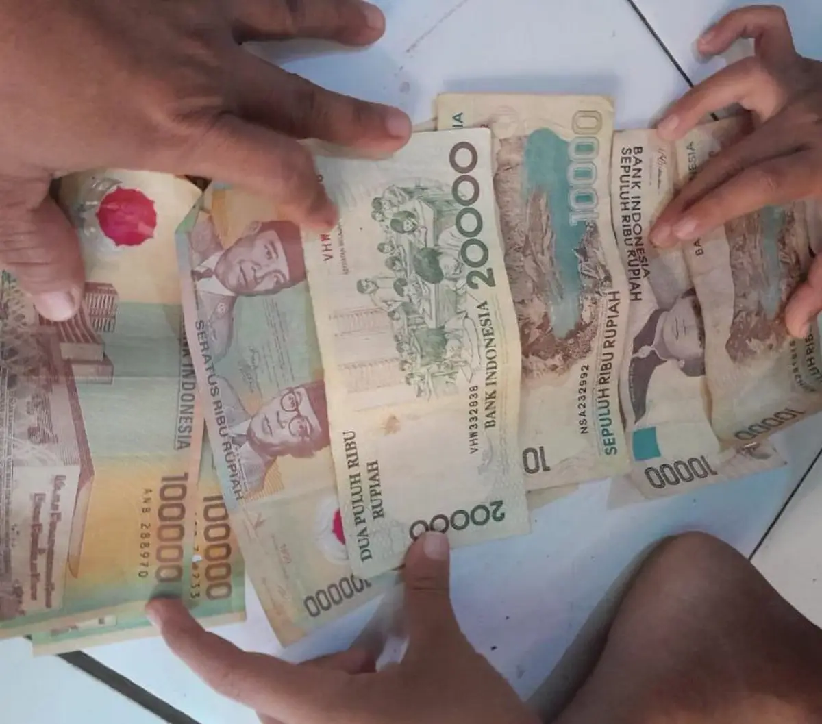 Pecahan uang di tabungan Kakek Neli asal Serang, Jawa Barat. (Sumber : Instagram @netizenserang)