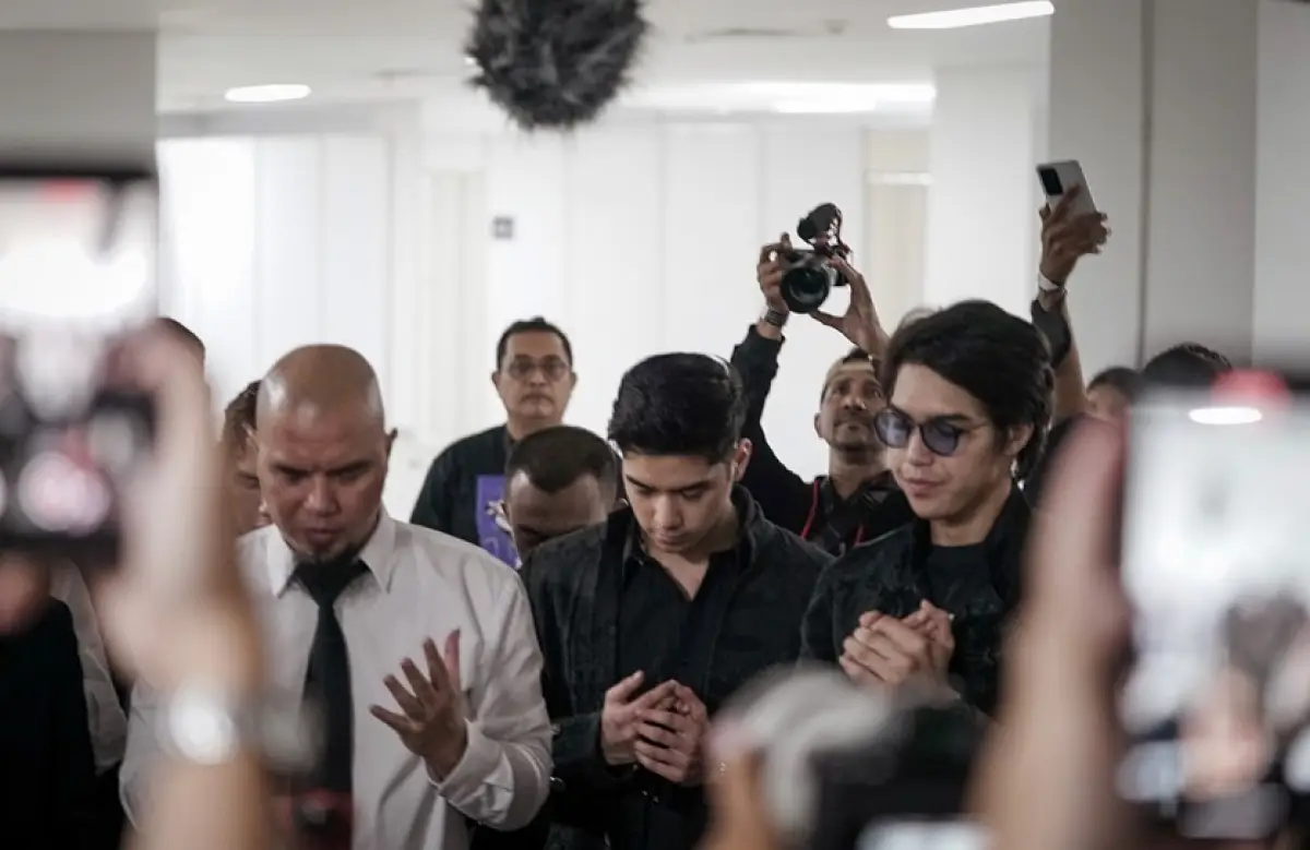 Ahmad Dhani dan putranya, Al Ghazali dan El Rumi. (Sumber : Instagram @alghazali7)