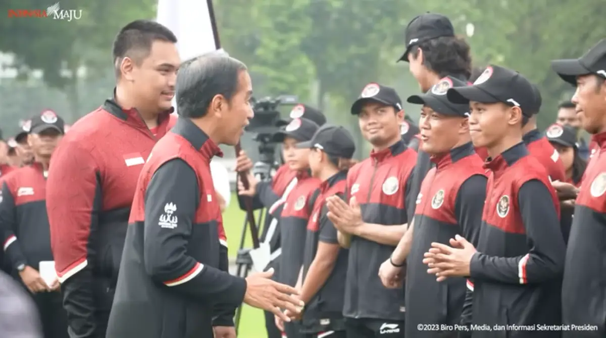 Jokowi lepas kontingen SEA Games 2023 ke Kamboja. (Sumber : Screenshot YouTube Sektretariat Presiden)