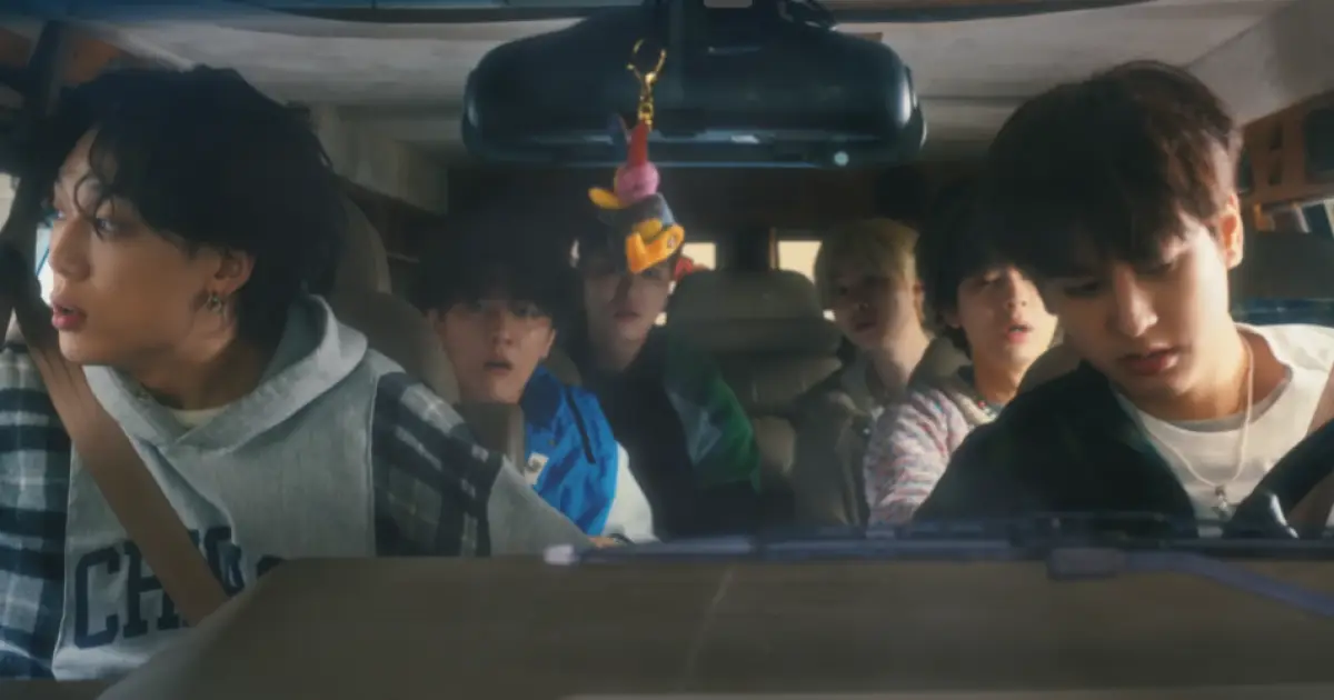 iKON pada video klip lagu terbaru U dari album TAKE OFF yang rilis Kamis (4/5/2023). (Sumber : YouTube iKON)