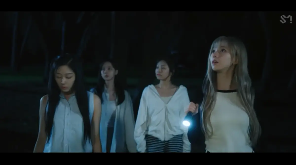 AESPA. (Sumber : Screenshot YouTube lagu Welcome To My World - AESPA.)