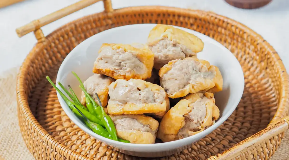 Ilustrasi tahu bakso, oleh-oleh dari Semarang. (Sumber : Freepik)