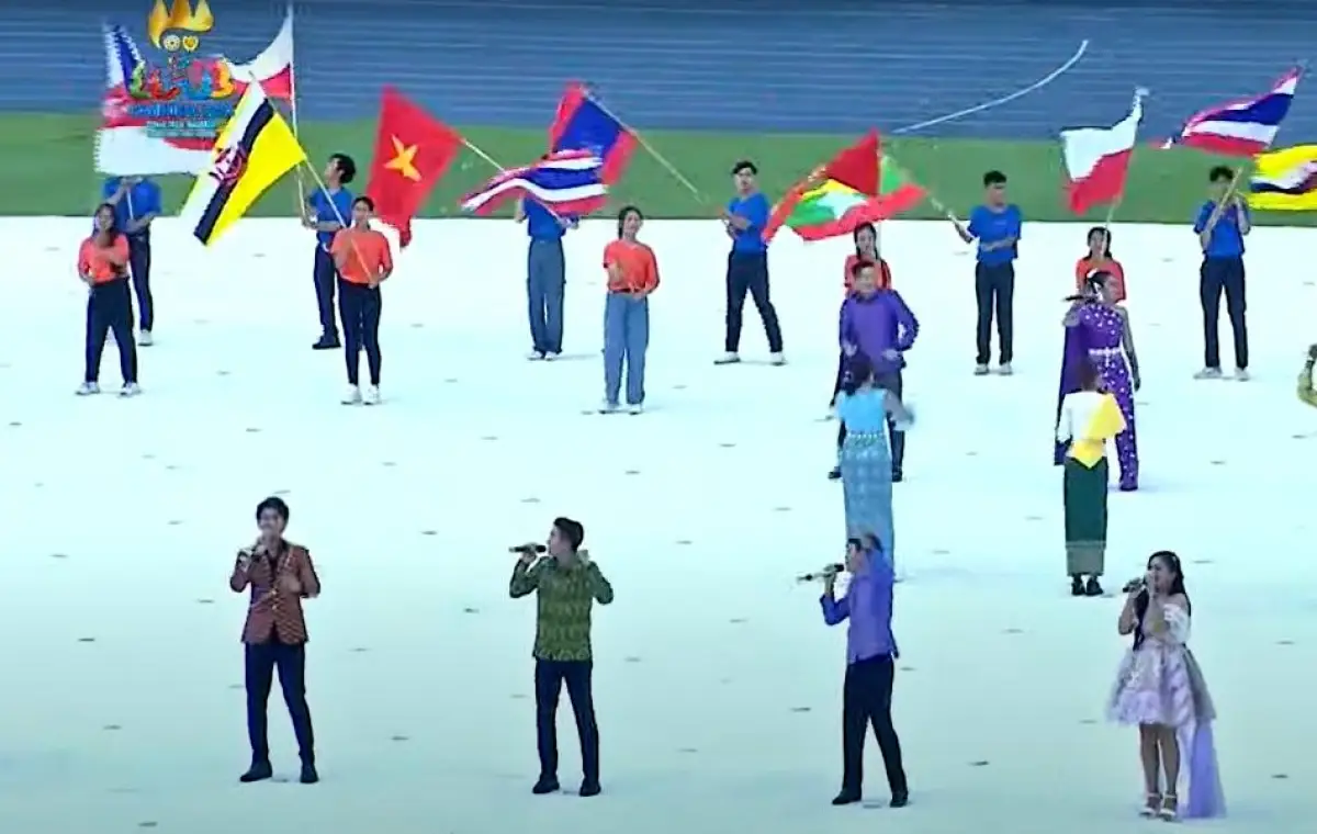 Salah satu kejadian tak terduga di pembukaan SEA Games 2023 Kamboja saat pengibaran bendera Indonesia terbalik (Sumber : Twitter)