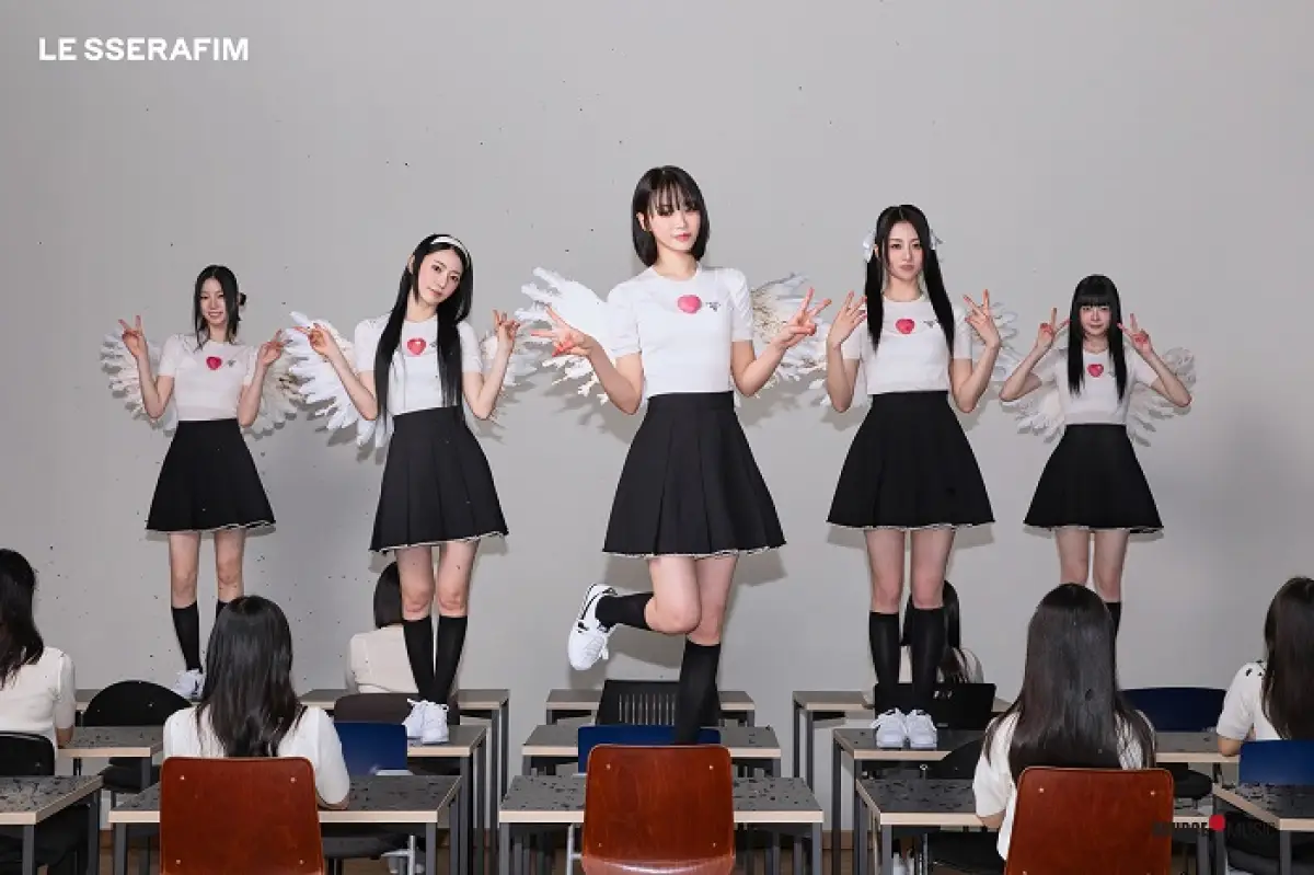 LE SSERAFIM. (Sumber : LE SSERAFIM)