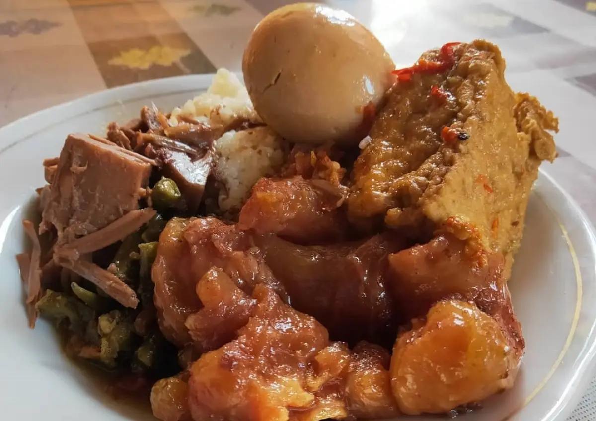 Nasi Koyor atau Sego Gudeg Koyor di Warung Makan Nasi Koyor Kota Lama Semarang. (Sumber : Instagram @deteksi)