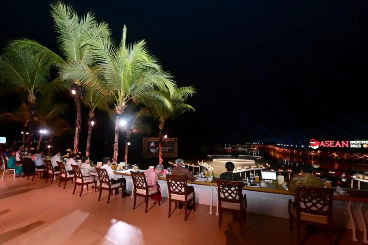 Jamuan makan malam KTT Asean 2023 di Labuan Bajo. (Sumber : Twitter/Jokowi)