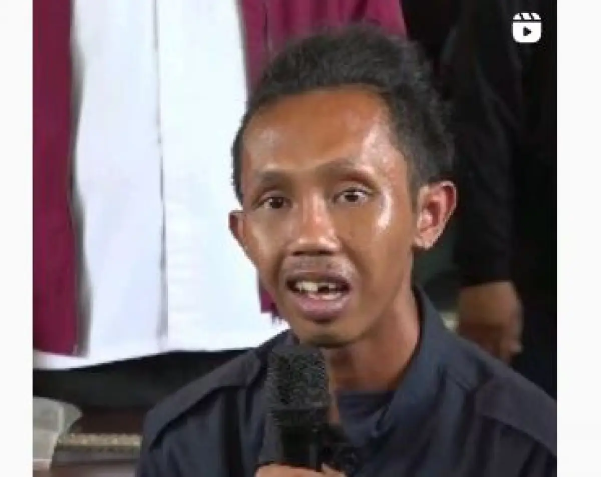 Muhammad Husein, pelaku pengecoran dan mutilasi bos isi ulang air di Tembalang,Semarang saat dimintai keterangan lewat konferensi Pers di Polrestabes Semarang (Sumber : Instagram/@infocegatansukoharjo)