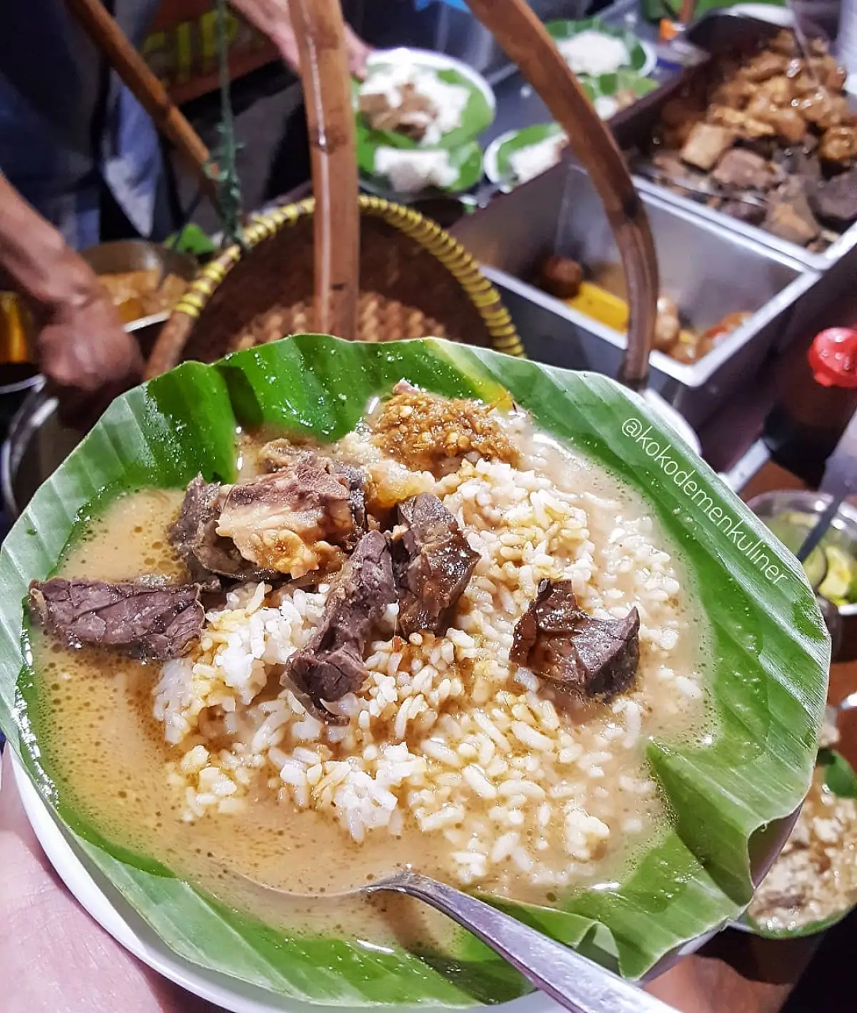 Nasi Gandul Pak Memet. (Sumber : Instagram/kokodemenkuliner)