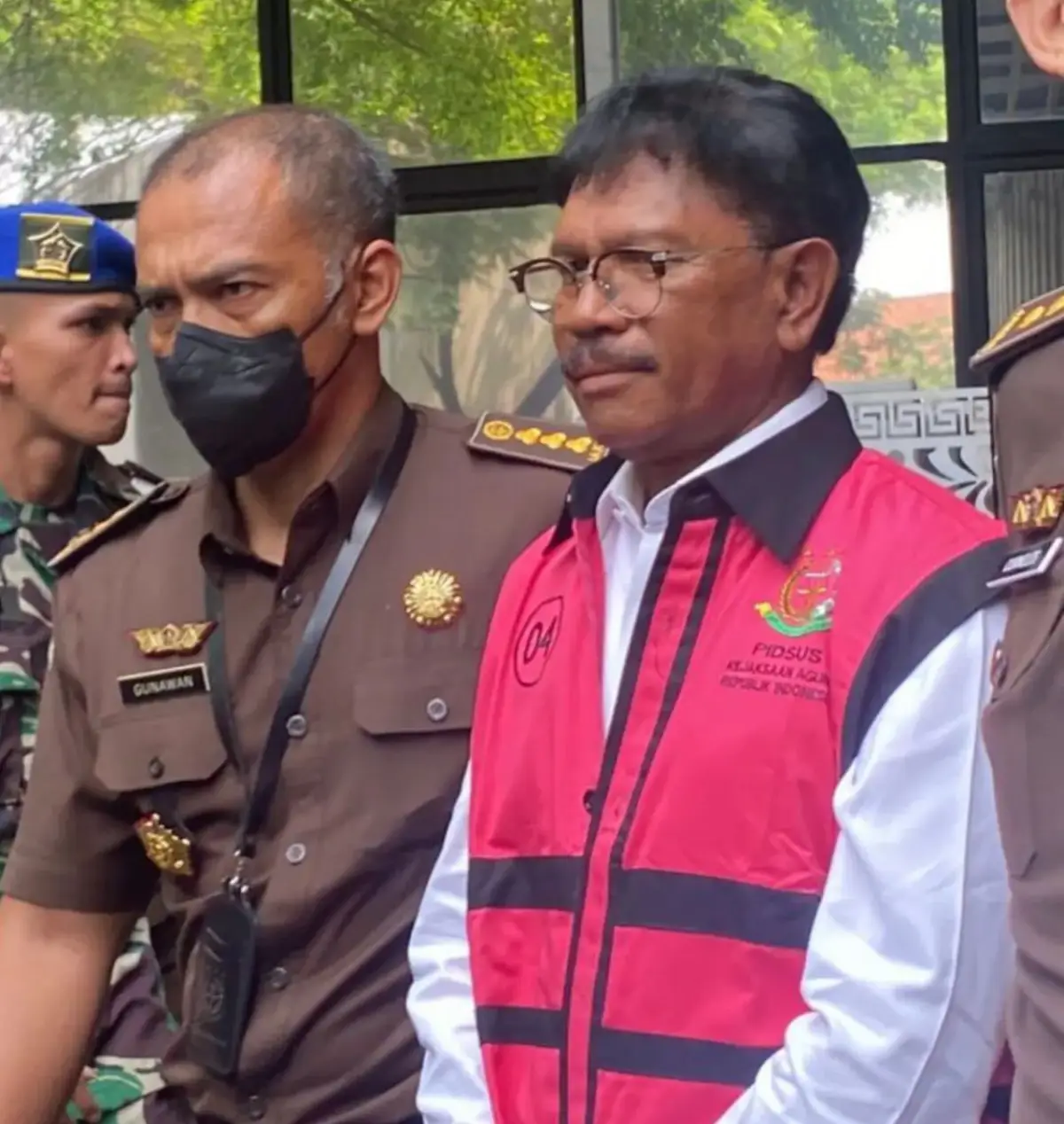 Johnny G Plate siap jadi Justcie Collaborator(Sumber : Instagram @uncercover.di)