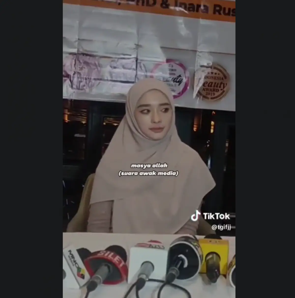 Inara Rusli buka cadar. (Sumber : tiktok/tgiffjj)