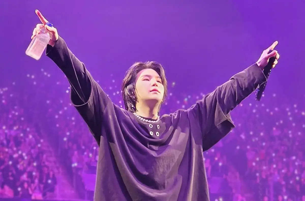 Rapper BTS, Suga atau Agust D, yang menggelar tur konser di berbagai negara. (Sumber : Samsung Indonesia)