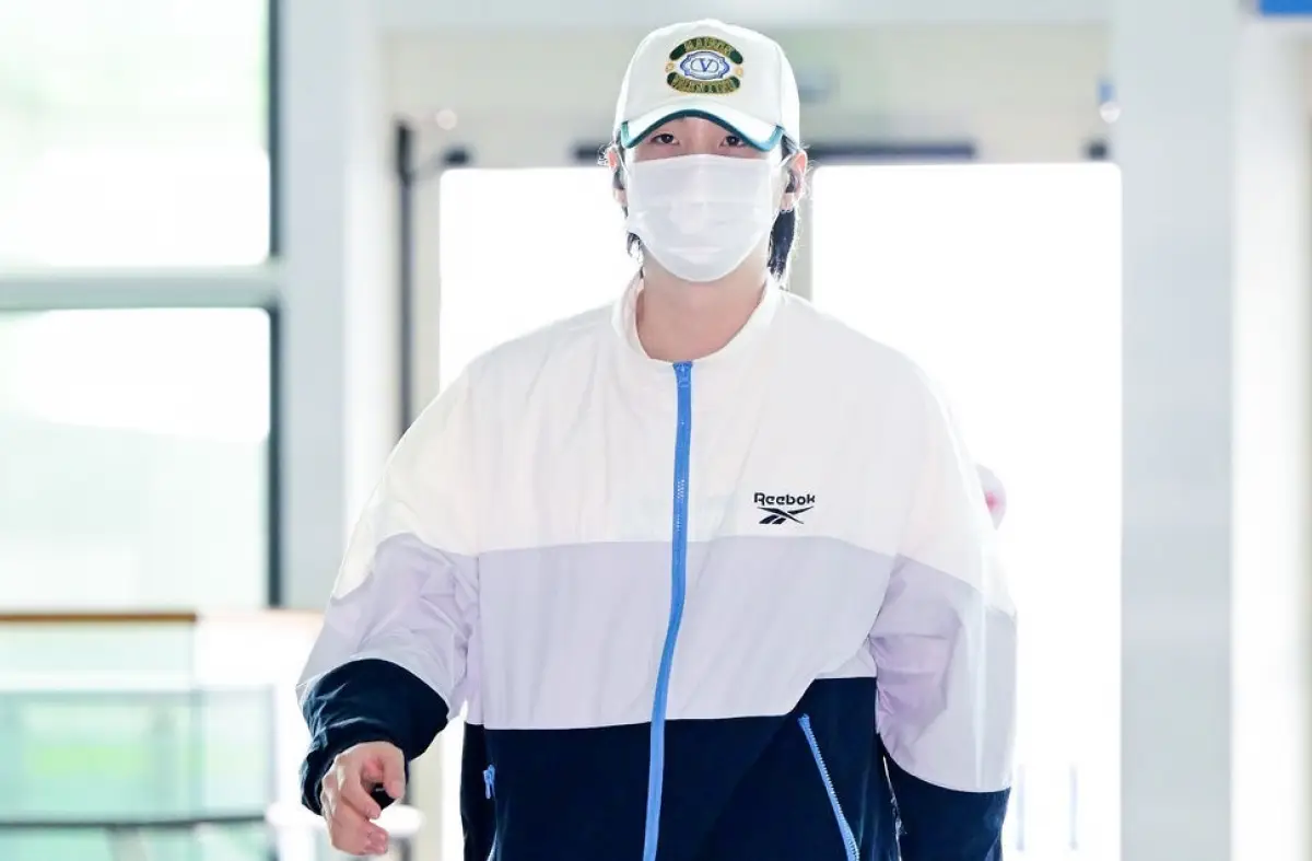 Suga BTS terlihat di Bandara Incheon, Korea Selatan, akan berangkat ke Indonesia, Rabu 24 Mei 2023. (Sumber : Dispatch Korea)