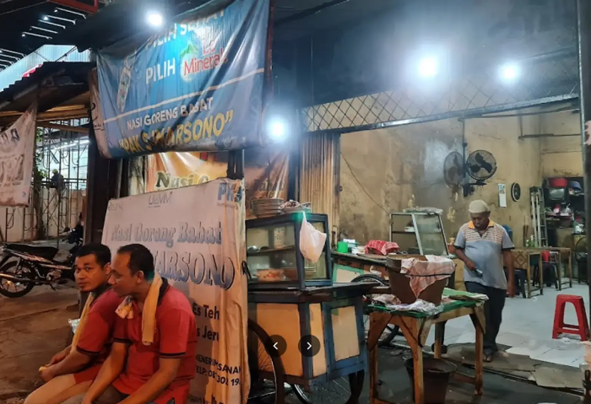 Nasi Goreng Babat Pak Sumarsono yang berlokasi di Jl Anjasmoro Raya No 64, Karangayu, Semarang Barat, Kota Semarang. (Sumber : Google Nugroho Utomo)