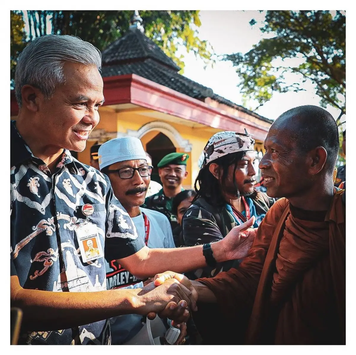 Ganjar Pranowo bertemu biksu asal Thailand. (Sumber : instagram/ganjar_pranowo)