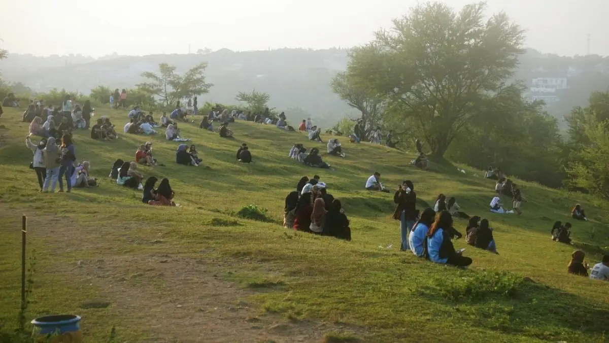 Bukit Undip, lokasi untuk melihat pemandangan sunset di Semarang. (Sumber : ASEDINO)