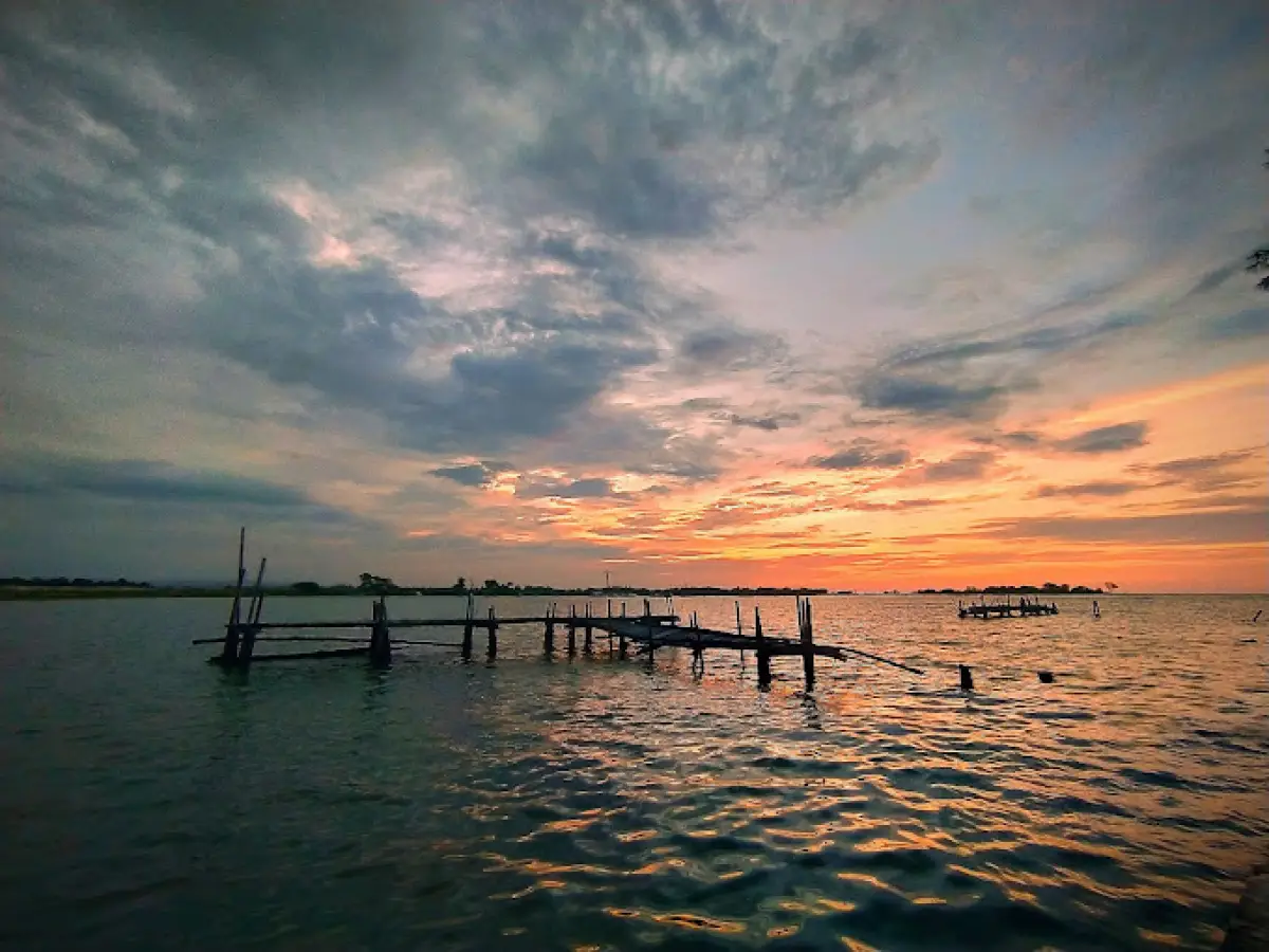 Pantai Marina Semarang. (Sumber : Google Maps/Taufik Hidayat)