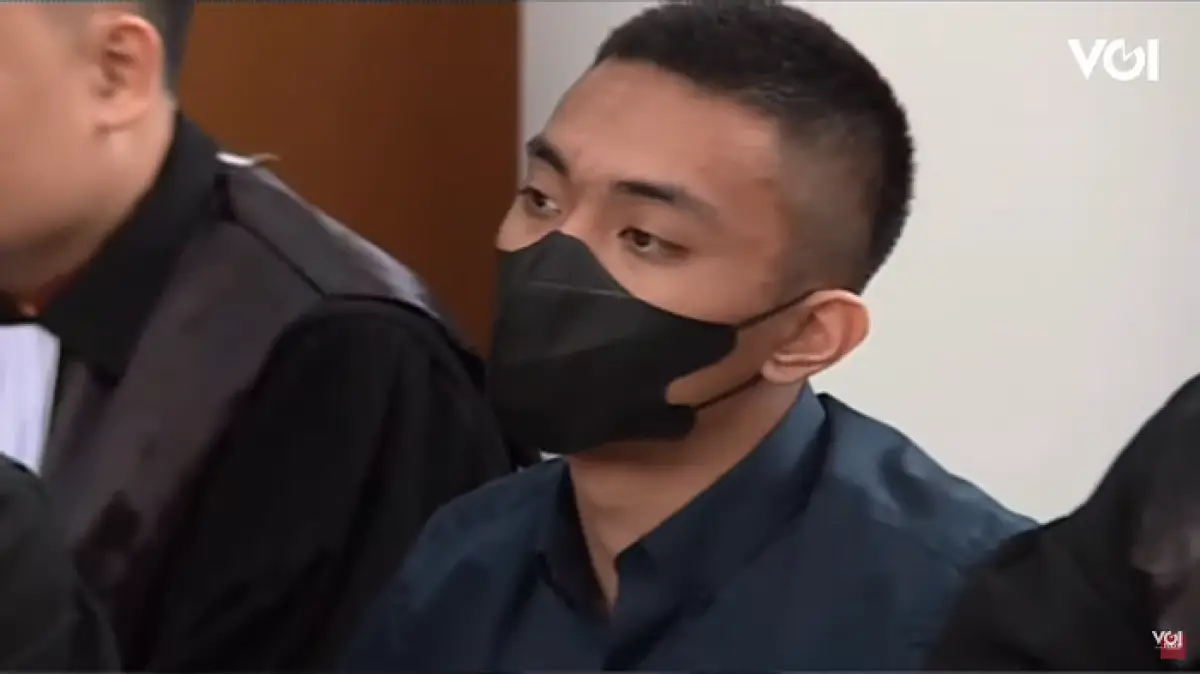 Mario Dandy saat mengikuti sidang lanjutan kasus penganiayaan David Ozora di PN Jakarta Selatan, Selasa 13 Juni 2023. (Sumber : YouTube voidotid)