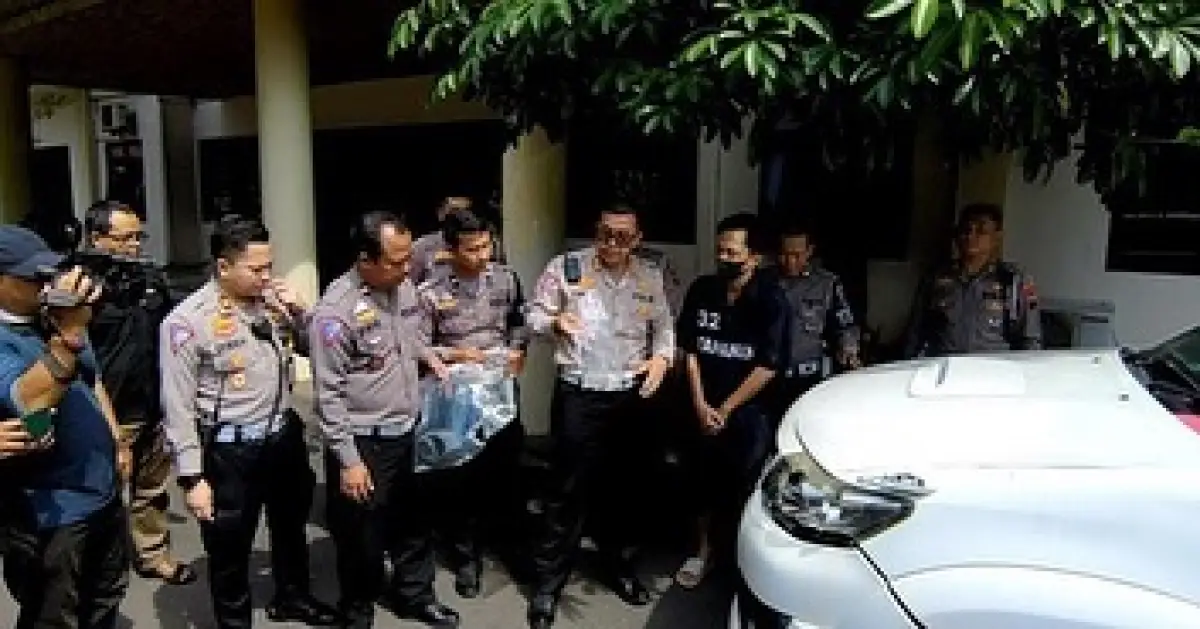 Pengemudi Fortuner, pelaku tabrak lari di Jalan Widoharjo Semarang, diamankan polisi, Jumat 9 Juni 2023. (Sumber : Dok Polrestabes Semarang)