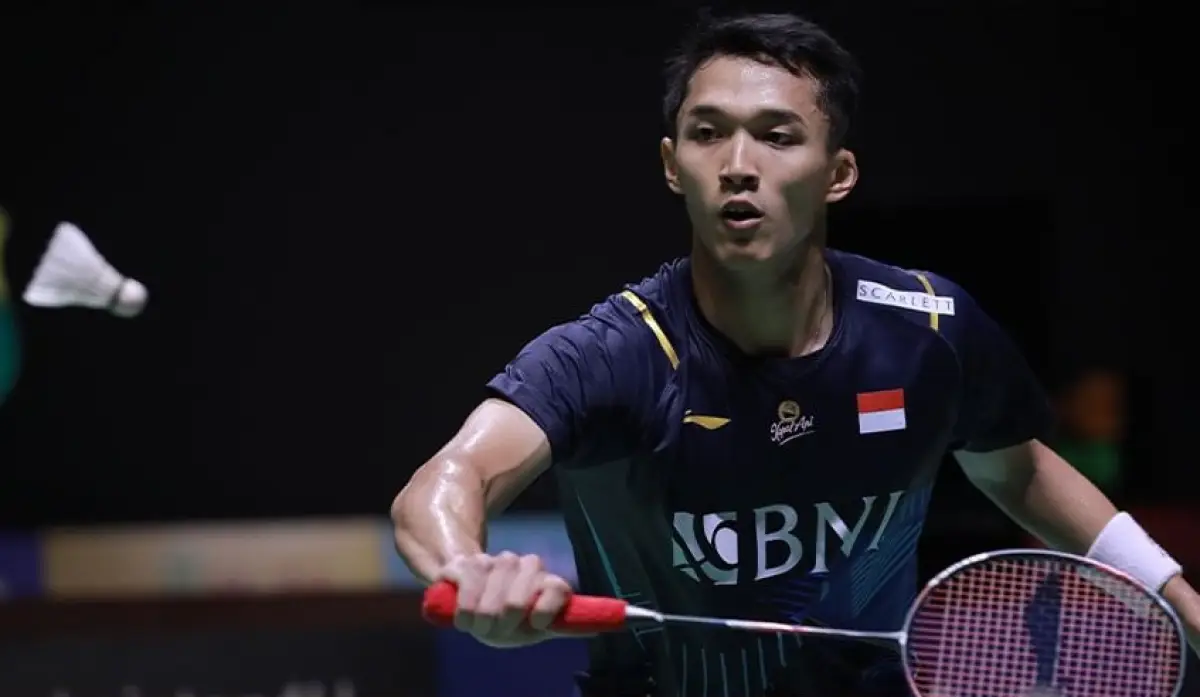 Jonatan Christie berhasil menumbangkan wakil Jepang, Kanta Tsuneyama, dengan skor 21-17 dan 21-10 di babak 32 besar Indonesia Open 2023, Rabu 14 Juni 2023. (Sumber : PBSI)