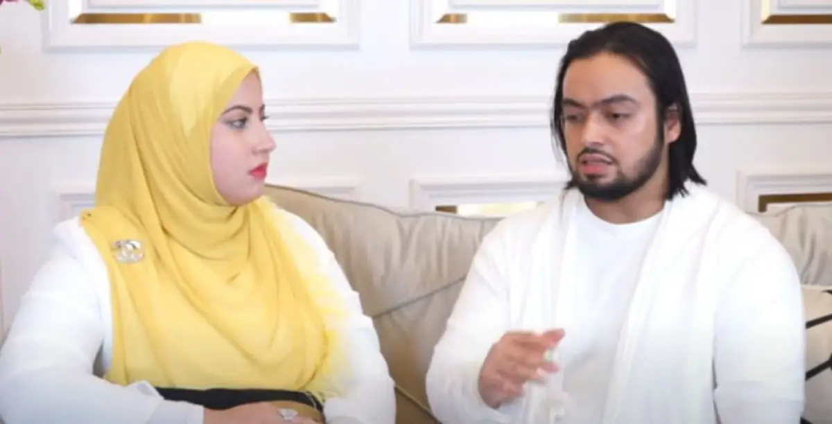 Tasyi Athasyia dan suaminya, Syech Zaki Alatas, saat klarifikasi masalah keluarga yang melibatkan Tasya Farasya dan ibunda Alawiyah Alatas. (Sumber : YouTube Tasyi Athasyia)