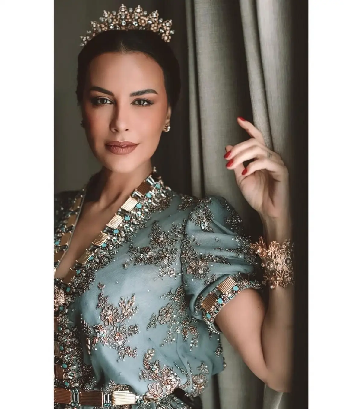 Sophia Latjuba pakai baju adat Bugis. (Sumber : instagram/sophia_latjuba88)