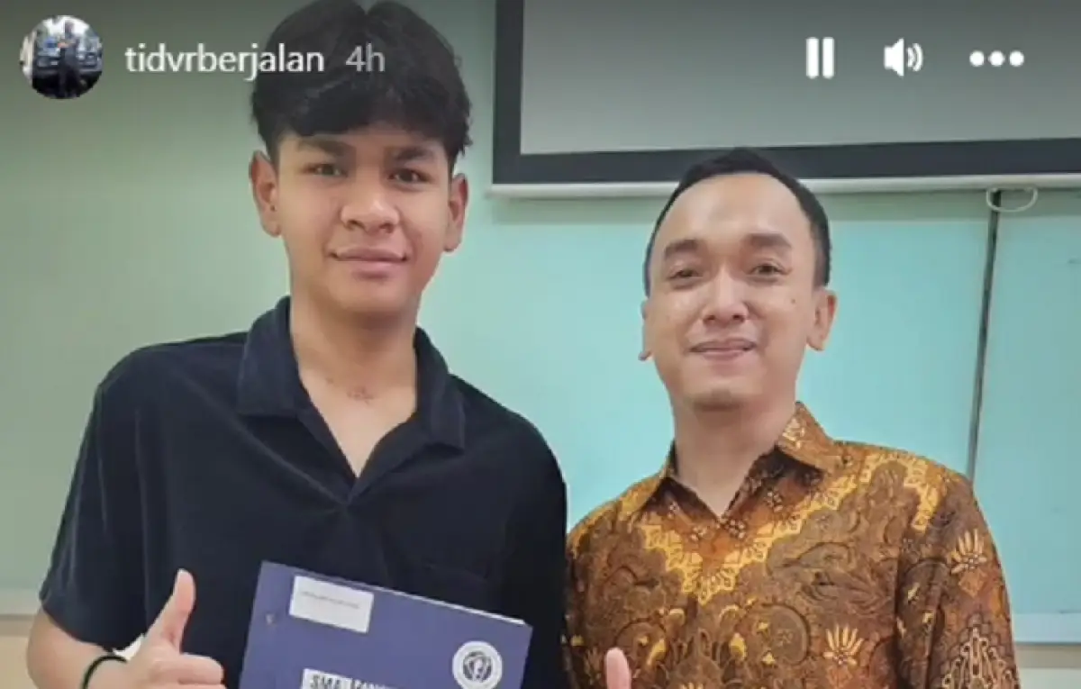 Momen David Ozora ikut mengambil rapor di sekolah. (Sumber : Instagram @tidvrberjalan)