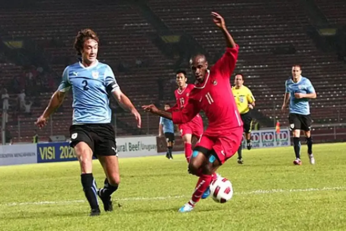 Timnas Indonesia saat menghadapi Uruguay tahun 2010 (Sumber : Twitter)