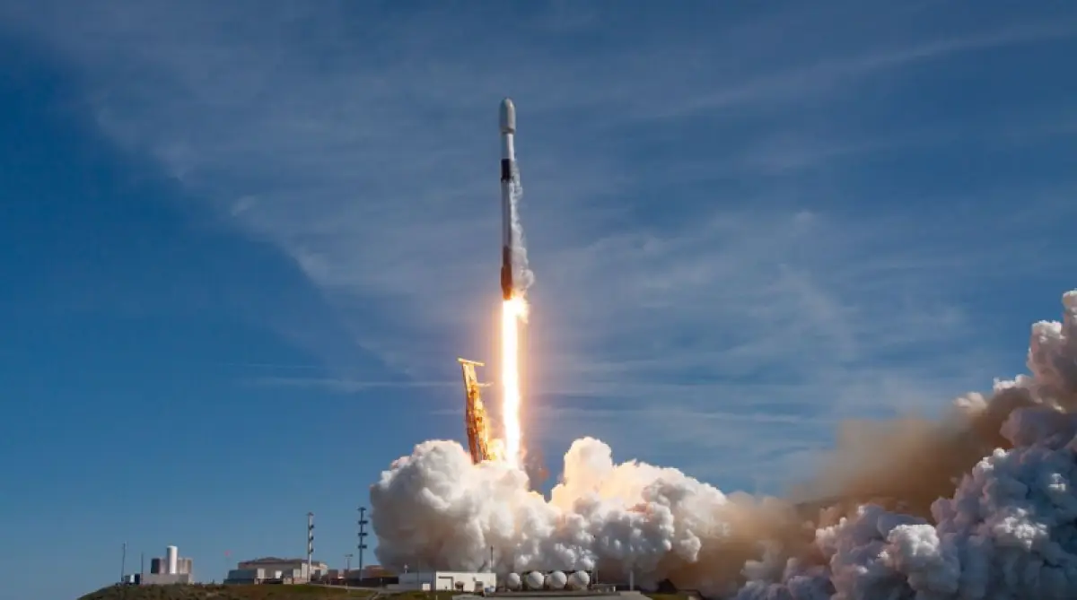 Roket meluncurkan satelit dari SpaceX di Florida (Sumber : SpaceX)