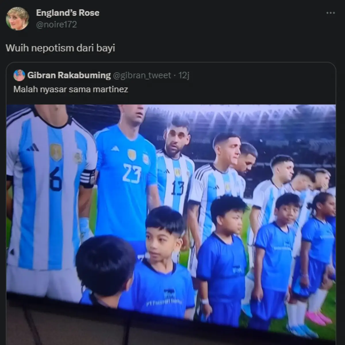 Jan Ethes jadi pendamping Emi Martinez di laga timnas Indonesia vs Argentina. (Sumber : twitter/noire172)