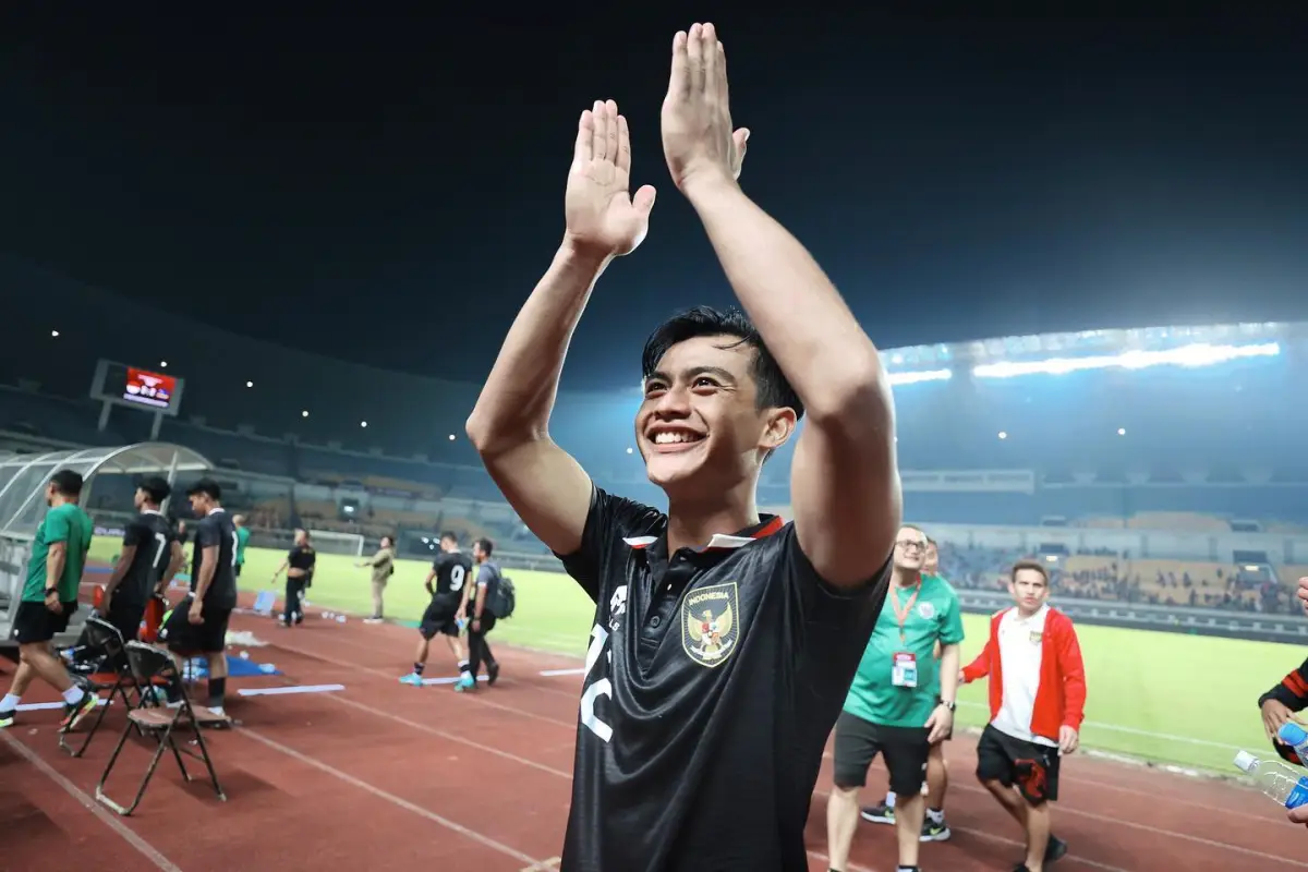 Bek Timnas Indonesia, Pratama Arhan, yang dikenal dengan lemparan jarak jauhnya. (Sumber : Instagram @pratamaarhan8)