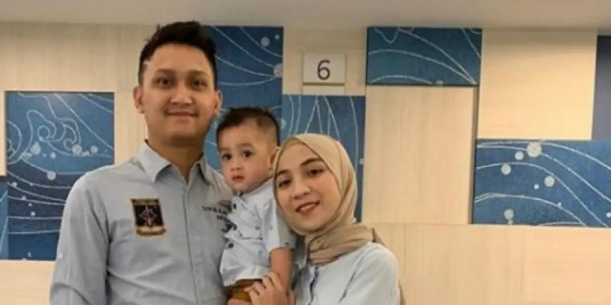 Juan Christian bersama istri dan anaknya. (Sumber : Instagram @arabenedictt)