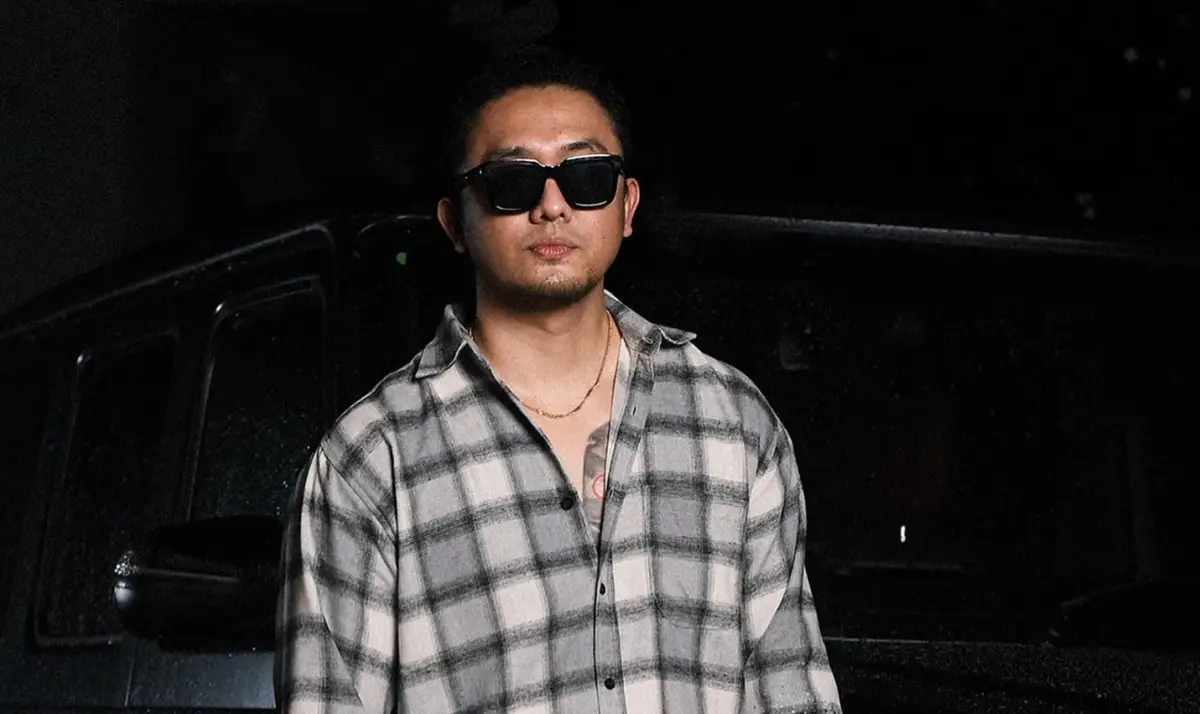 Komika Uus turut berkomentar soal dugaan perselingkuhan Syahnaz Sadiqah dan Rendy Kjaernett. (Sumber : Instagram @uusbiasaaja)