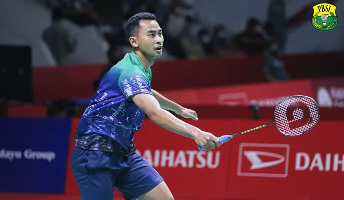Tommy Sugiarto menundukkan wakil tuan rumah, Chen Chi Ting, di babak 32 besar Taipei Open 2023. (Sumber : PBSI)