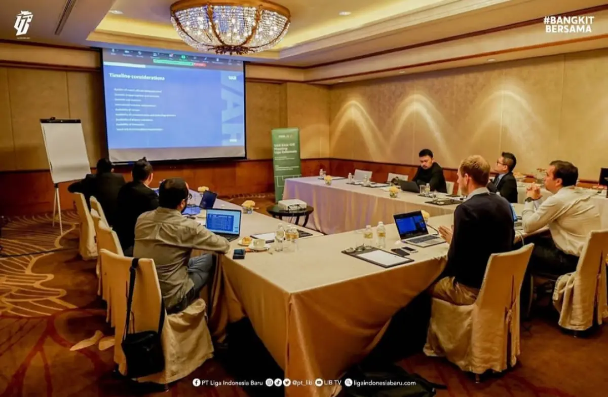 PT Lib bahkan telah kedatangan perwakilan dari FIFA untuk menggelar VAR kick-off meeting (Sumber : Instagram @pt_lib)