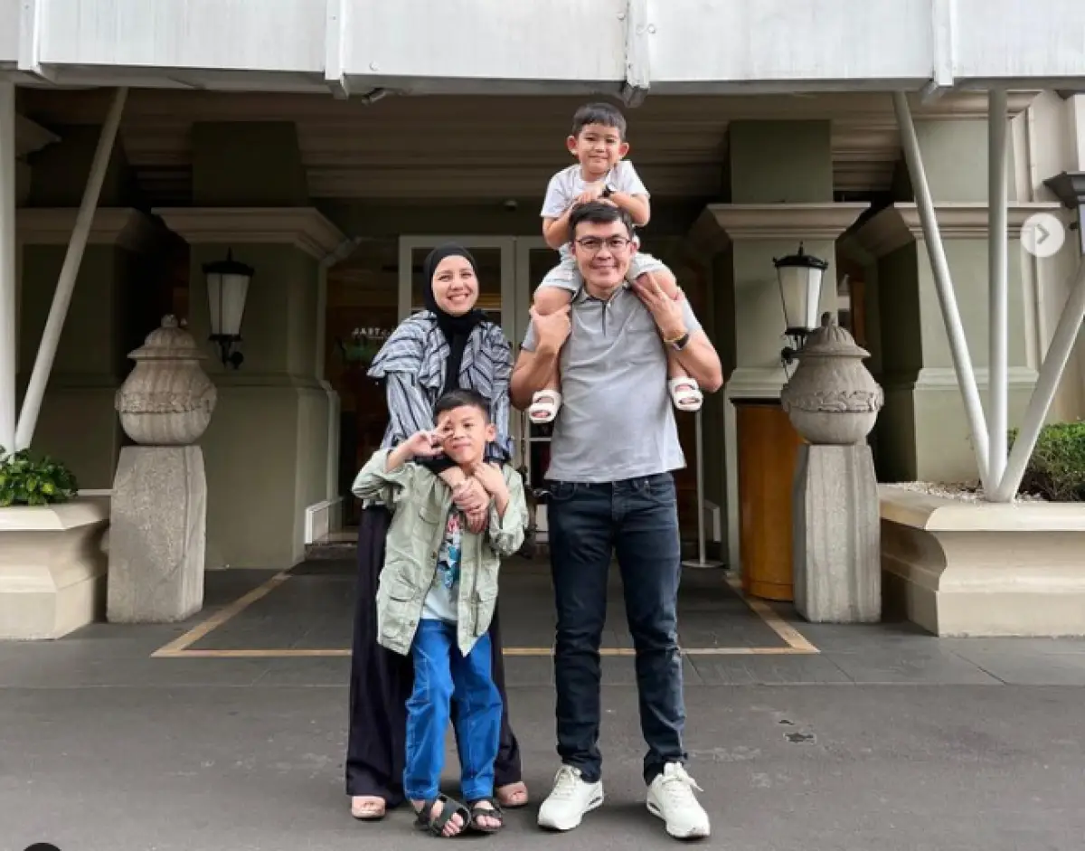 Keluarga Tya Ariestya (Sumber : Instagram)