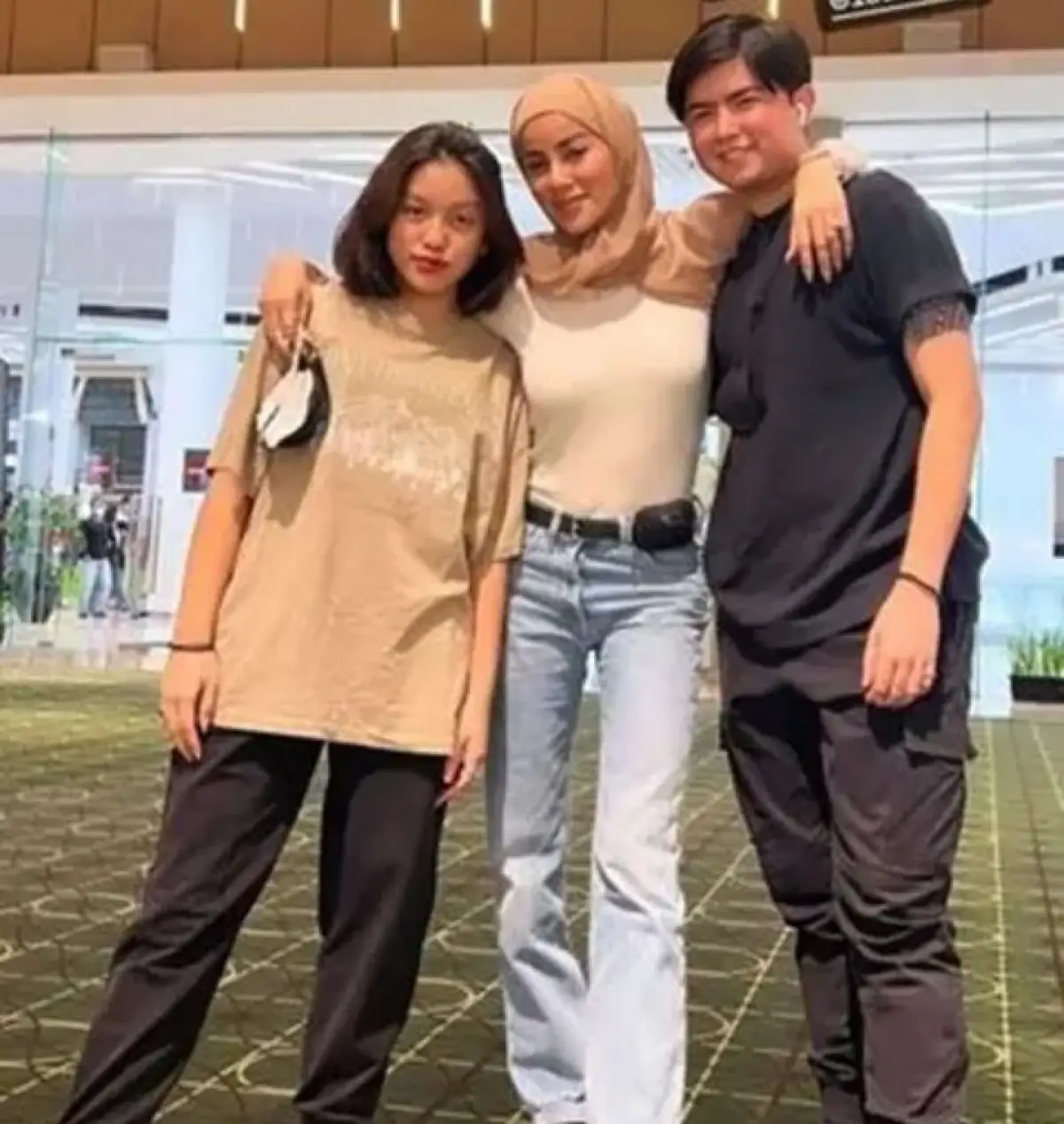 Olla Ramlan, Sean Alexander, dan Lolly (Sumber : Instagram)