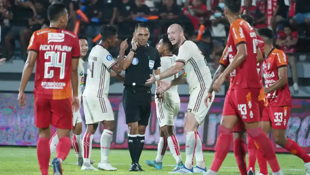 Kualitas wasit Liga 1 Indonesia terus ditingkatkan oelh Erick Thohir (Sumber : Twitter)