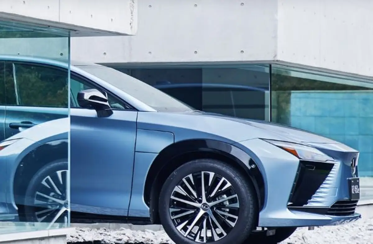 Product mobil Lexus (Sumber : website resmi Lexus Indonesia)