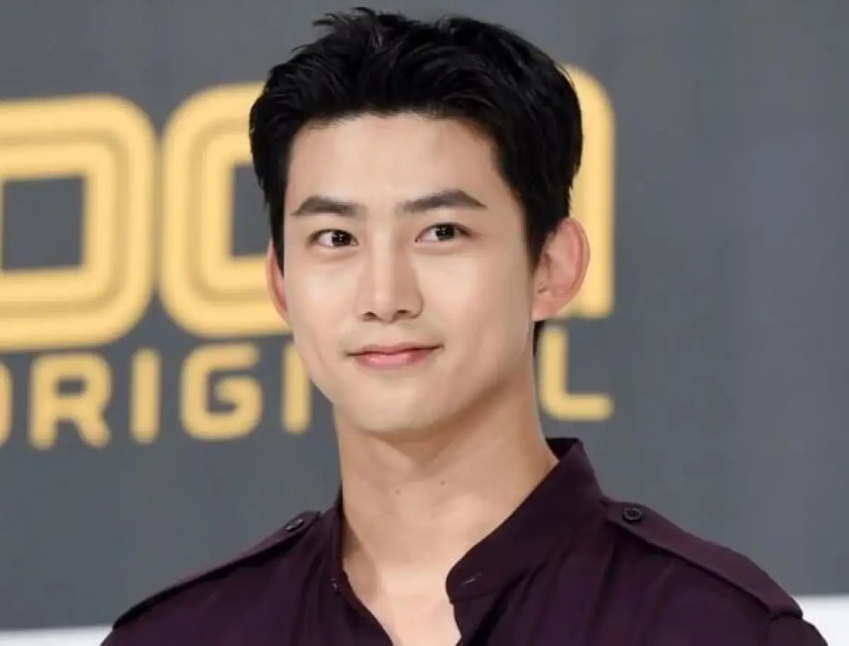 Berikut profil Ok Taecyeon pemeran vampir ganteng di drama Heartbeat (Sumber : instagram @taecyeonokay)