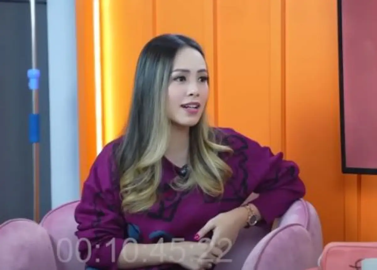 Lady Nayoan sempat meminta Syahnaz Sadiqah menjaga sang suami di Tana Toraja (Sumber : YouTube dr Richard Lee MARS)